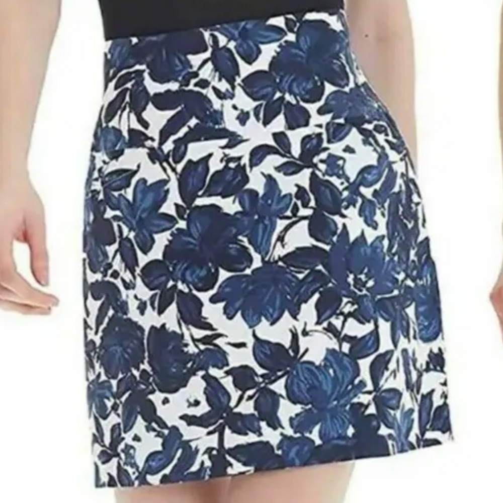 S.C & CO Floral Skort NWOT Size Medium